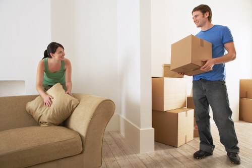 About Us Ealing Movers delivering organized, careful moving service in Ealing